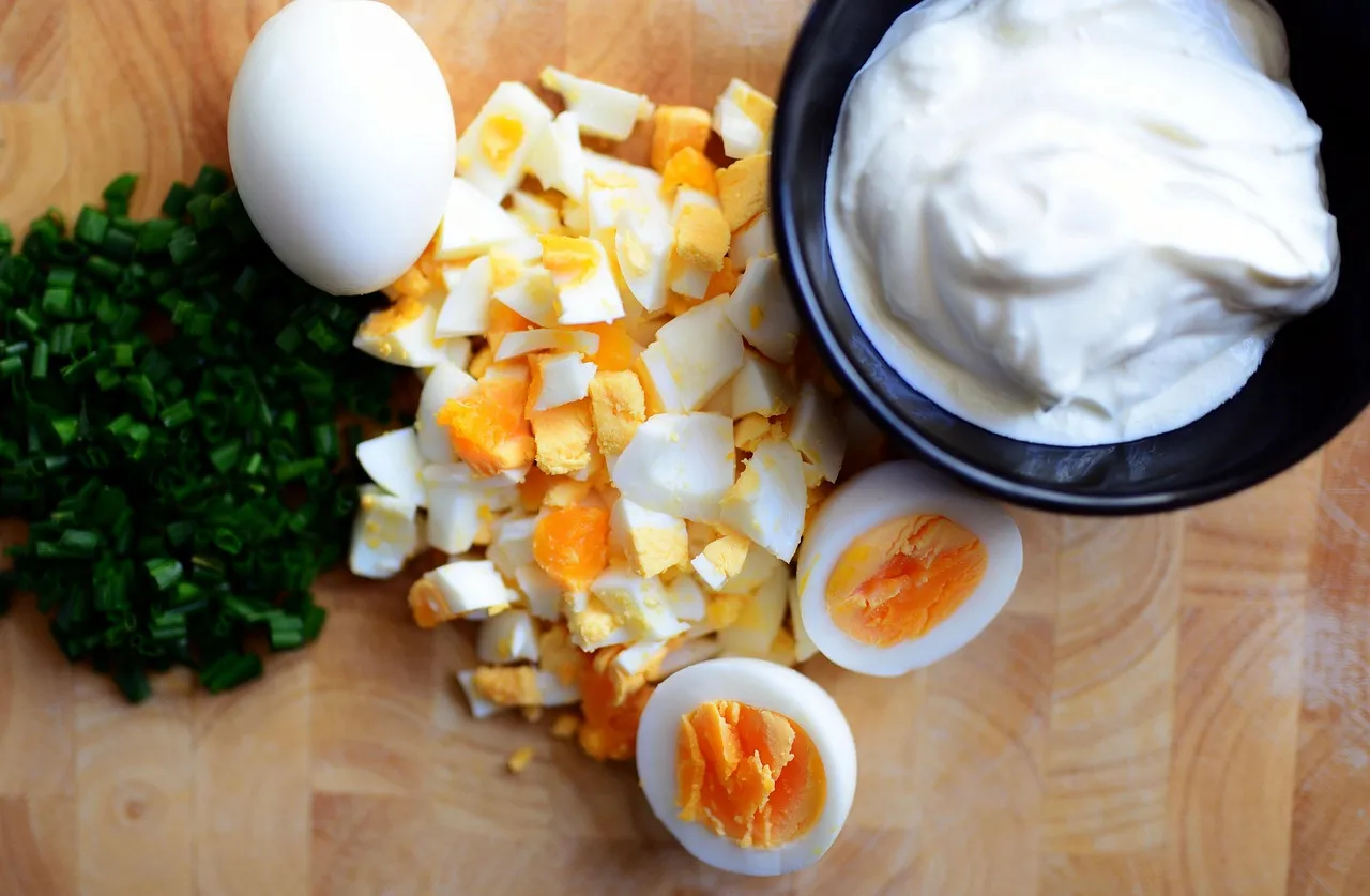 green-salad-with-egg