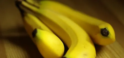 do-not-throw-them-away-very-good-reasons-why-you-should-eat-a-banana-peel