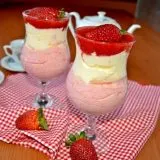refreshing-summer-desert-sweet-strawberry-mousse