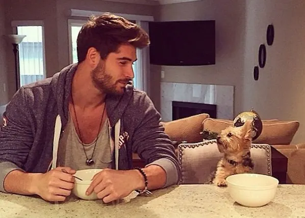 5 reasons why you should fall in love in a man with a dog